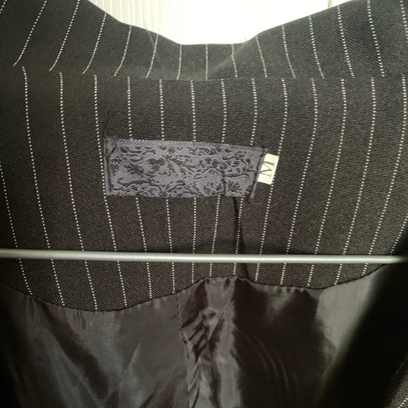 Black and white men suit (BLAZER AND PANTS INCLUDED) - Picture 2 of 8